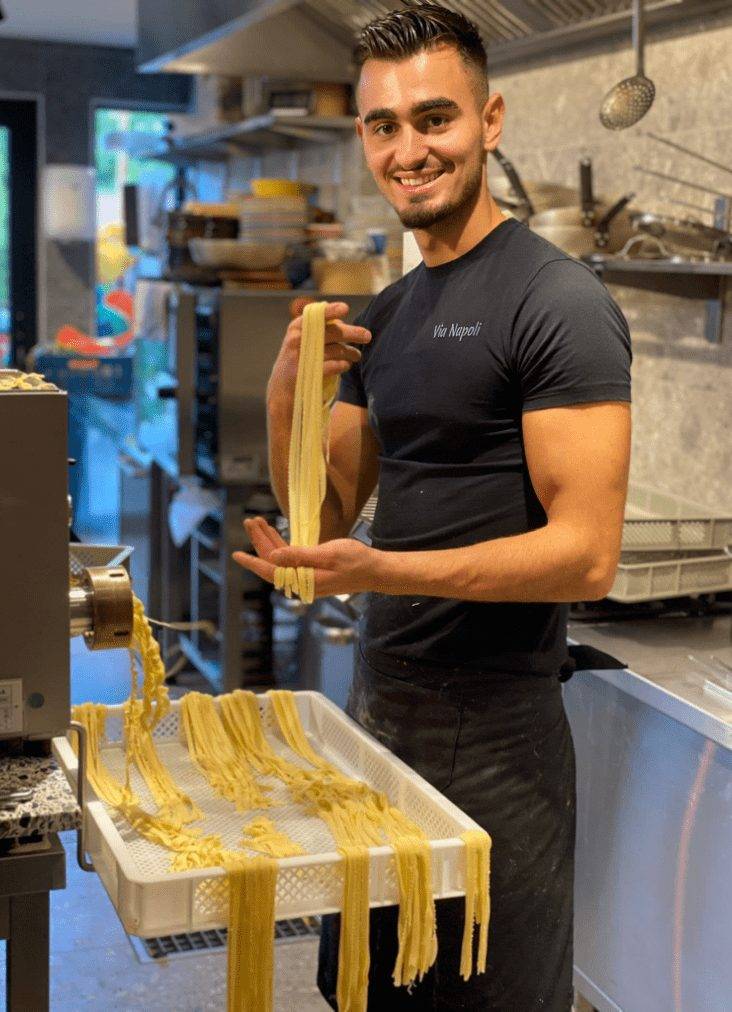 Verse tagliatelle, met de hand getrokken in de keuken van Via Napoli Pasta